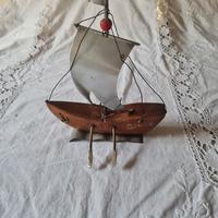 barchetta a vela antica da collezione 