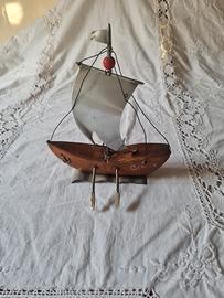 barchetta a vela antica da collezione 