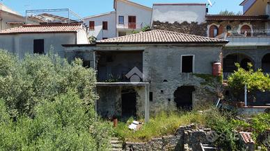 CASA SEMINDIPENDENTE A MONTECORICE