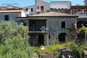 CASA SEMINDIPENDENTE A MONTECORICE