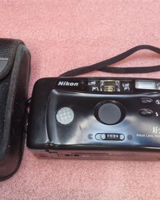 3916-Fotocamera vintage nikon AF220