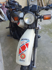 Moto d'epoca Yamaha xt 550 con accessori