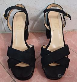 Scarpe aperte con plateau con tacco
