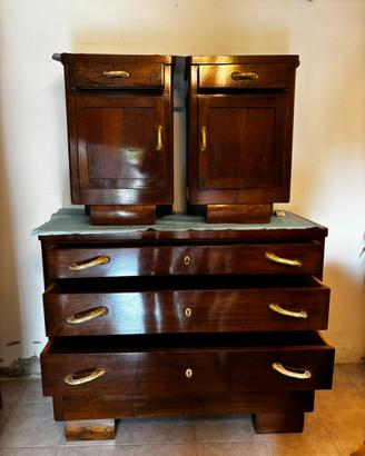 Comodini e cassettiera in legno