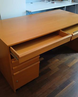 Scrivania in legno robusto 160x75 cm