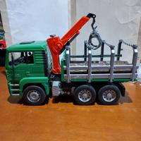 camion bruder per trasporto tronchi