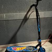 Monopattino elettrico Hot Wheels per bambini
