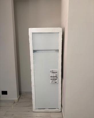 FRIGORIFERO ELECTROLUX KTS5LE16T – NUOVO, MAI UTIL