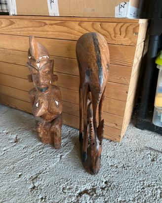 Statue in legno