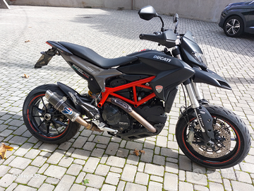 Hypermotard 821