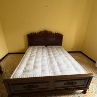 Letto matrimoniale in legno + 3 materassi singoli