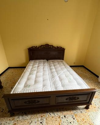 Letto matrimoniale in legno + 3 materassi singoli