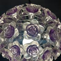 Lampadario a fiori lilla