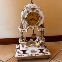 Orologio Limoges con pendolo bianco, oro e rosso