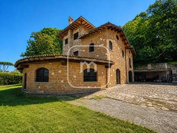 Villetta a schiera di 450 m² con più di 5 locali a