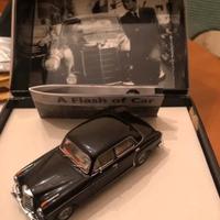 Raro modelino mercedes