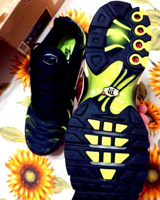 NIKE AIR MAX PLUS