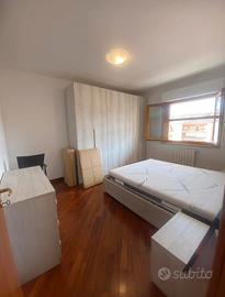 Stanza singola letto matrimoniale