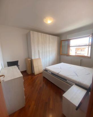 Stanza singola letto matrimoniale