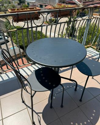 Tavolino per esterno Ikea di ferro