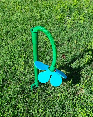 irrigatore per giardino  a forma di fiore 