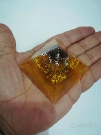PIRAMIDE IN ORGONITE E AMBRA