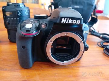 Nikon D3300 con accessori