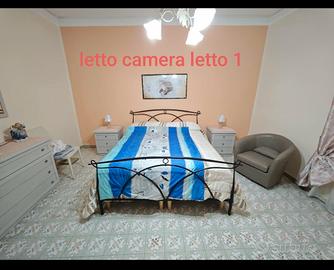 stanza da letto completa di tutto e parete attr