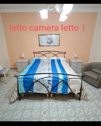 stanza da letto completa di tutto e parete attr