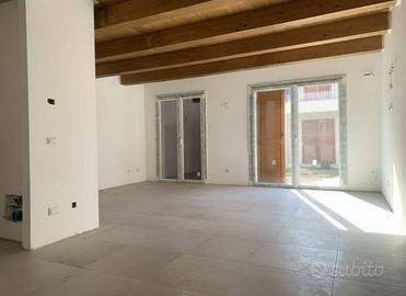 Casa indipendente di 126 m² con 4 locali e box aut
