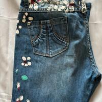 Pantaloni desigual con stampa fiori