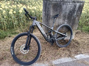 E-bike Full carbon 2025, bi-am. bat 720 (20,5kg) M