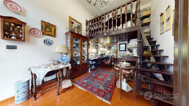 NEGOZIO CON SOPPALCO