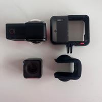 Insta360 ONE RS Twin Edition con accessori