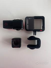 Insta360 ONE RS Twin Edition con accessori