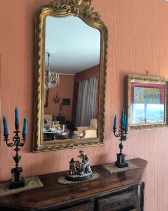 Tavolo, scrittoio e credenza