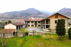 Cascinale in Pietra nelle Langhe