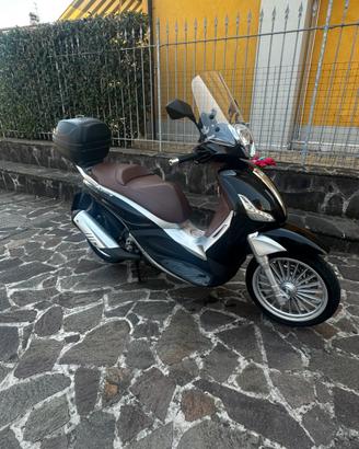 Beverly 300
