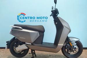 Nmoto NCF S : l'e-scooter che ti porta anche in au