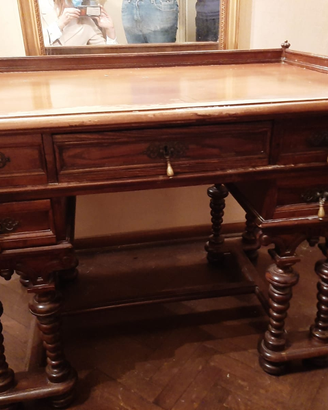 Scrivania d'antiquariato