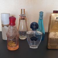 Collezione bottiglie di profumo vuote