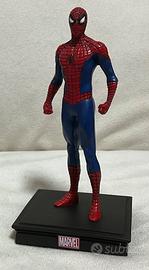 Miniatura Spider Man con rivista