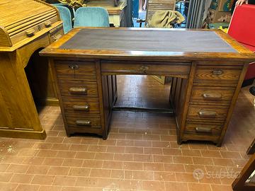 Scrivania in rovere