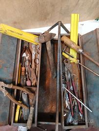 Cassetta attrezzi vintage in ferro