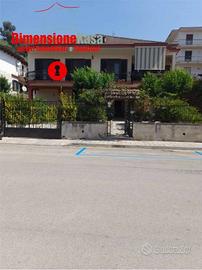 Villa di 450 m² con più di 5 locali e box auto dop