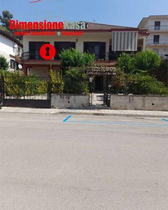 Villa di 450 m² con più di 5 locali e box auto dop