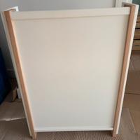 Fasciatoio da parete richiudibile con ripiani