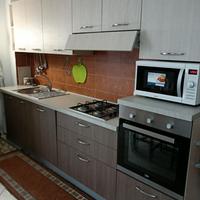 cucina  lineare pari al  nuovo di m. 3