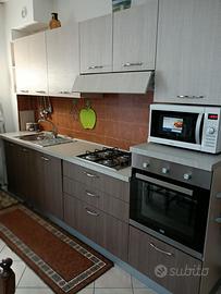 cucina  lineare pari al  nuovo di m. 3