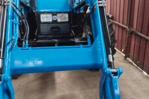 trattore New Holland TL 90